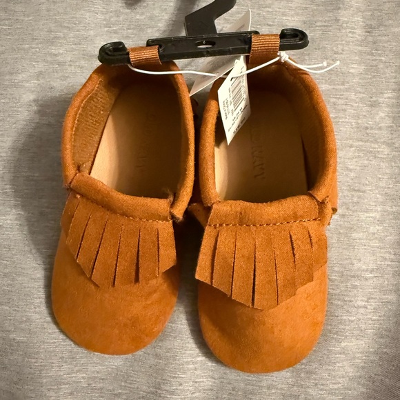 Old Navy Kids Moccasins in Warm Brown - Picture 4 of 5